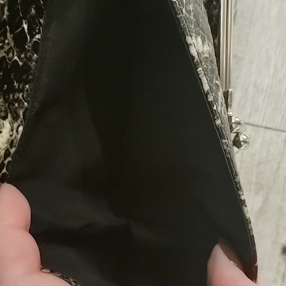 Kenneth Cole Reaction Snake Skin Black And Gray Clutch Wallet - Picture 6 of 7